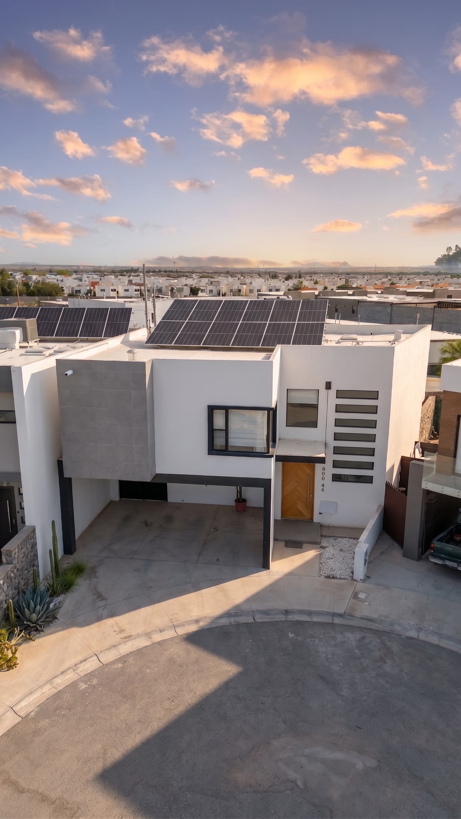Fachada y cochera de la casa en venta en Residencial del Valle, Ciudad Juárez